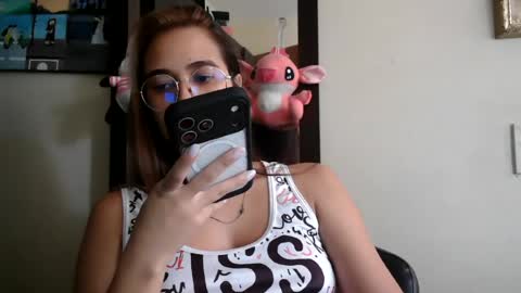 triana_bell online show from 06/24/26, 04:17