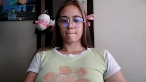 triana_bell online show from 06/25/26, 04:44