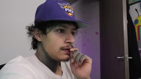 Snapshot of trieone chatting on 12/19/25, 01:51 - trieone online show from 12/19/25, 01:51