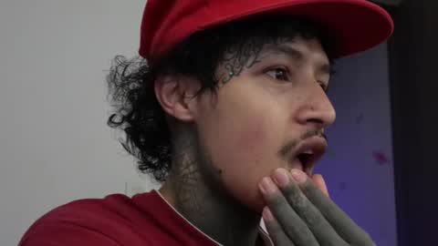 Snapshot of trieone chatting on 12/22/25, 12:02 - trieone online show from 12/22/25, 12:02