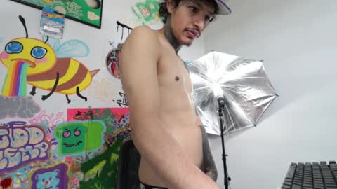 Snapshot of trieone chatting on 01/13/26, 04:23 - trieone online show from 01/13/26, 04:23