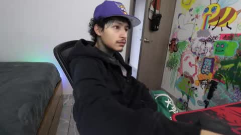 Snapshot of trieone chatting on 02/13/26, 01:51 - trieone online show from 02/13/26, 01:51