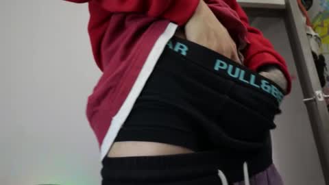 Snapshot of trieone chatting on 02/18/26, 02:13 - trieone online show from 02/18/26, 02:13