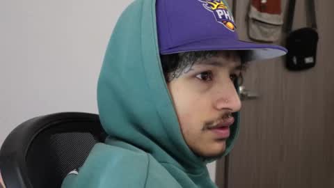 Snapshot of trieone chatting on 02/19/26, 02:24 - trieone online show from 02/19/26, 02:24