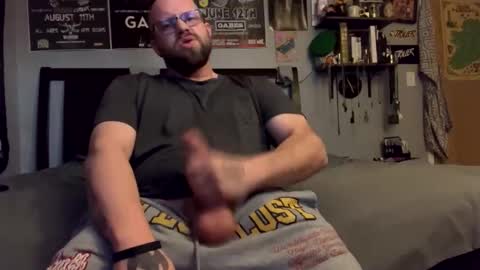 Snapshot of triller402 chatting on 02/18/26, 01:18 triller402 online show from 02/18/26, 01:18