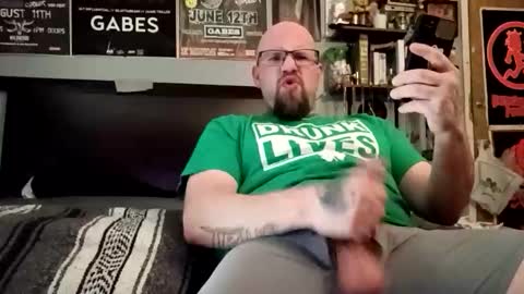 Snapshot of triller402 chatting on 03/18/26, 12:47 triller402 online show from 03/18/26, 12:47