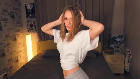 Snapshot of trinahillier chatting on 10/23/25, 07:12 Bubbles online show from 10/23/25, 07:12