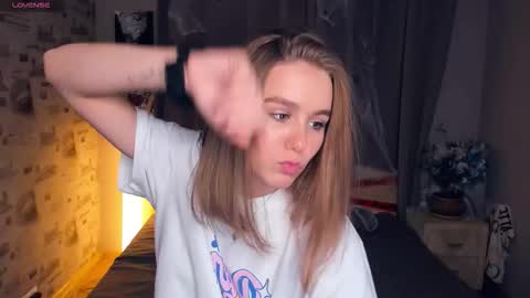 Snapshot of trinahillier chatting on 11/09/25, 07:01 Bubbles online show from 11/09/25, 07:01