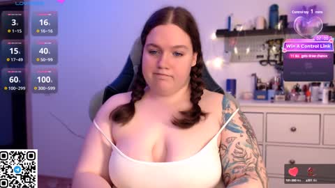 Snapshot of trinititi chatting on 12/04/24, 03:32 Tina online show from 12/04/24, 03:32