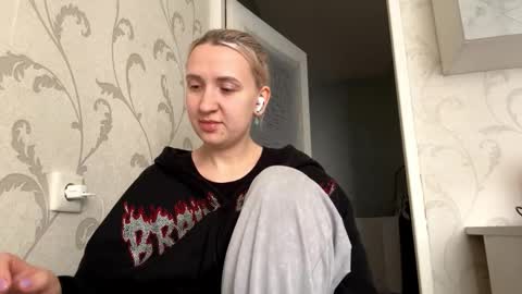 Snapshot of trinityfors chatting on 10/30/25, 07:32 Camilla online show from 10/30/25, 07:32