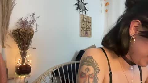 Snapshot of trinitysecrets chatting on 11/10/25, 08:41 trinitysecrets online show from 11/10/25, 08:41