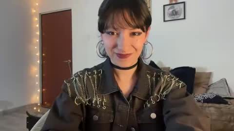 Snapshot of trinitysecrets chatting on 02/10/26, 07:18 trinitysecrets online show from 02/10/26, 07:18