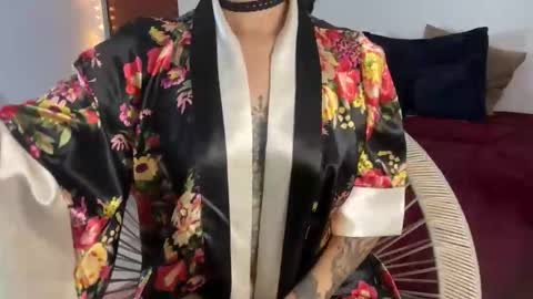 Snapshot of trinitysecrets chatting on 02/13/26, 07:43 trinitysecrets online show from 02/13/26, 07:43