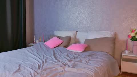 Snapshot of trinnitysweet chatting on 12/20/25, 03:08 Luna online show from 12/20/25, 03:08