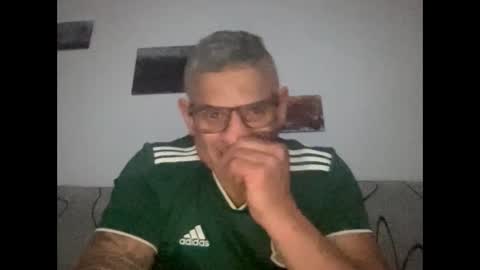 Snapshot of trip2nite3000 chatting on 02/02/25, 04:05 Ramiro online show from 02/02/25, 04:05