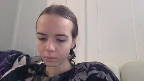 trippybb222 online show from 12/19/25, 04:36