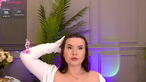 Snapshot of trisha_winslet chatting on 03/08/25, 07:49 trisha_winslet online show from 03/08/25, 07:49