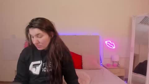 Mia online show from 01/16/26, 06:28