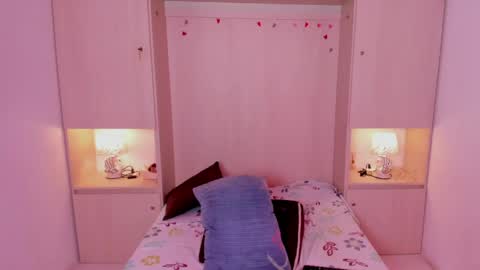 Snapshot of trishamoon chatting on 04/25/26, 04:15 TRISHA online show from 04/25/26, 04:15