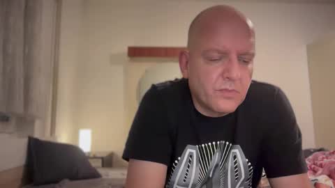 Snapshot of tritonspace chatting on 09/11/25, 01:17 Triton online show from 09/11/25, 01:17