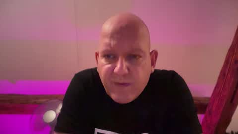 Snapshot of tritonspace chatting on 09/28/25, 08:25 Triton online show from 09/28/25, 08:25