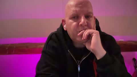 Snapshot of tritonspace chatting on 10/20/25, 02:56 Triton online show from 10/20/25, 02:56