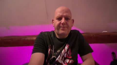 Snapshot of tritonspace chatting on 11/30/25, 01:09 Triton online show from 11/30/25, 01:09