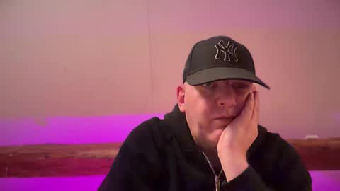 Snapshot of tritonspace chatting on 03/11/26, 04:18 Triton online show from 03/11/26, 04:18