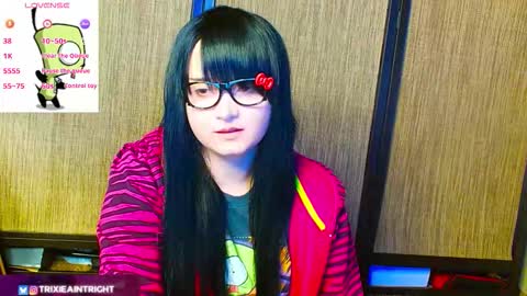 trixiedoescamcam online show from 10/21/25, 10:54