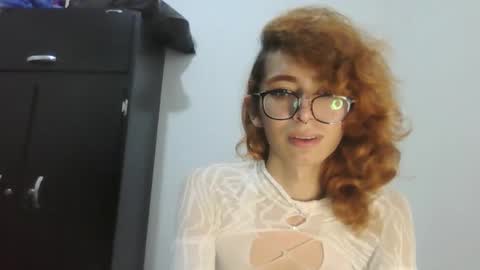 Snapshot of trixy_roses chatting on 12/18/24, 10:13 Trixy Rose online show from 12/18/24, 10:13