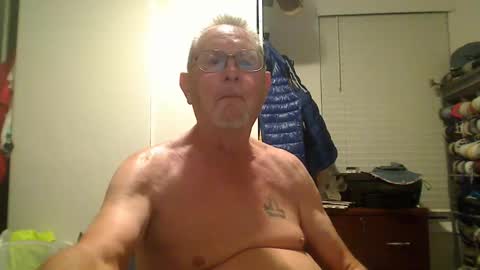Snapshot of troffer1020 chatting on 11/14/25, 04:44 Troffer online show from 11/14/25, 04:44