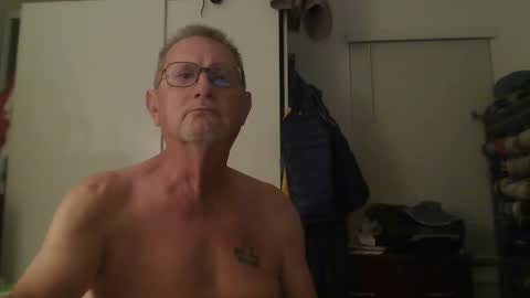 Snapshot of troffer1020 chatting on 11/19/25, 01:38 Troffer online show from 11/19/25, 01:38