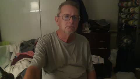 Snapshot of troffer1020 chatting on 12/04/25, 01:26 Troffer online show from 12/04/25, 01:26