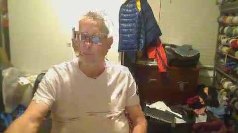 Snapshot of troffer1020 chatting on 02/19/26, 01:56 Troffer online show from 02/19/26, 01:56