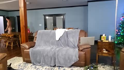 Snapshot of trojanswingers chatting on 11/28/25, 05:43 trojanswingers online show from 11/28/25, 05:43