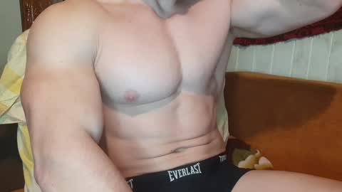 Snapshot of troncq chatting on 01/28/25, 07:00 Troncq online show from 01/28/25, 07:00