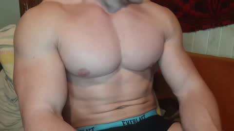 Snapshot of troncq chatting on 02/13/25, 09:51 Troncq online show from 02/13/25, 09:51