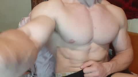 Snapshot of troncq chatting on 02/23/25, 01:42 Troncq online show from 02/23/25, 01:42