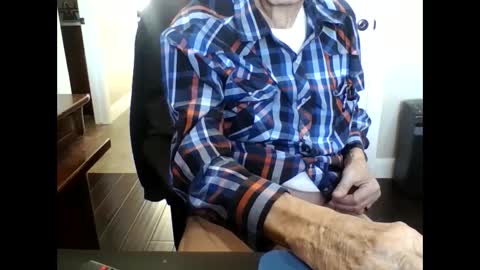 Snapshot of trucker11 chatting on 12/27/24, 08:39 chuck trucker- skp online show from 12/27/24, 08:39