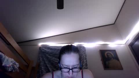 Snapshot of truckerswifetobe chatting on 12/12/24, 04:26 TruckersWifeToBe online show from 12/12/24, 04:26