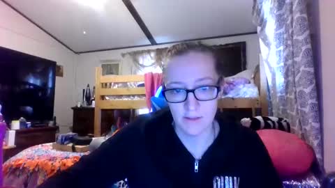 Snapshot of truckerswifetobe chatting on 12/18/24, 05:52 TruckersWifeToBe online show from 12/18/24, 05:52