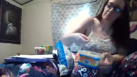 Snapshot of truckerswifetobe chatting on 11/10/25, 05:01 TruckersWifeToBe online show from 11/10/25, 05:01