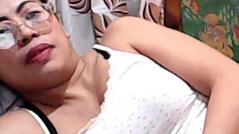 Snapshot of truefilipinabeauty chatting on 10/08/25, 12:52 emily online show from 10/08/25, 12:52