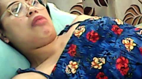 Snapshot of truefilipinabeauty chatting on 10/22/25, 01:28 emily online show from 10/22/25, 01:28