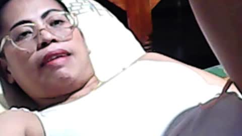 Snapshot of truefilipinabeauty chatting on 10/28/25, 12:52 emily online show from 10/28/25, 12:52