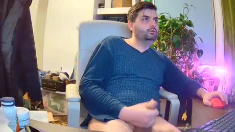 Snapshot of trustmelove chatting on 01/15/25, 06:22 Trustmelove online show from 01/15/25, 06:22