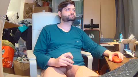 Snapshot of trustmelove chatting on 02/06/25, 07:13 Trustmelove online show from 02/06/25, 07:13