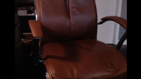Snapshot of trvler72 chatting on 04/28/26, 12:53 trvler72 online show from 04/28/26, 12:53