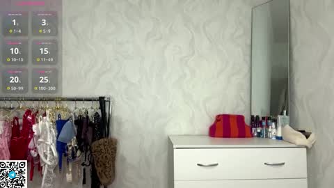 Molly online show from 11/08/25, 03:45