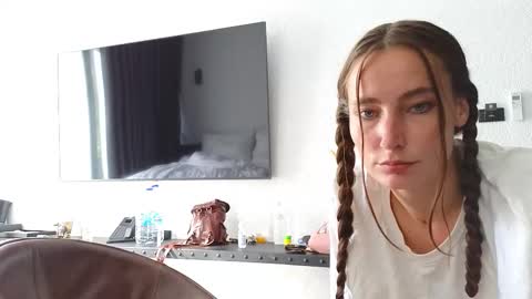 Snapshot of trying2fit chatting on 02/07/26, 09:02 trying2fit online show from 02/07/26, 09:02